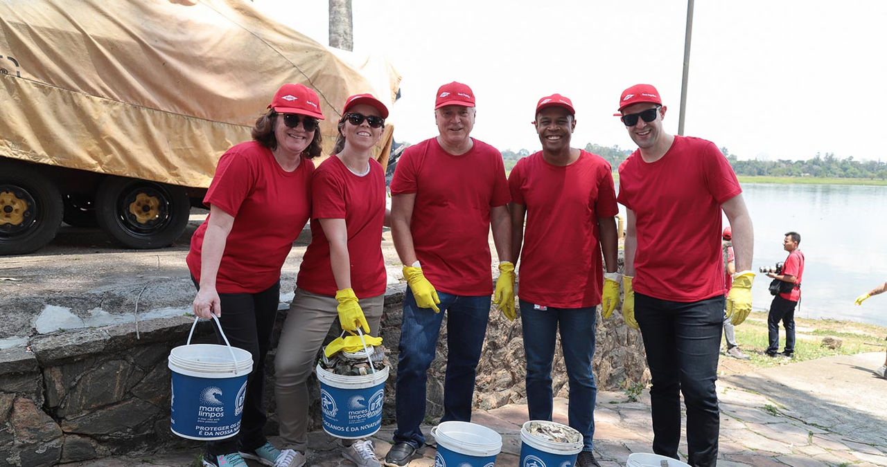 Dow volunteers chipping in